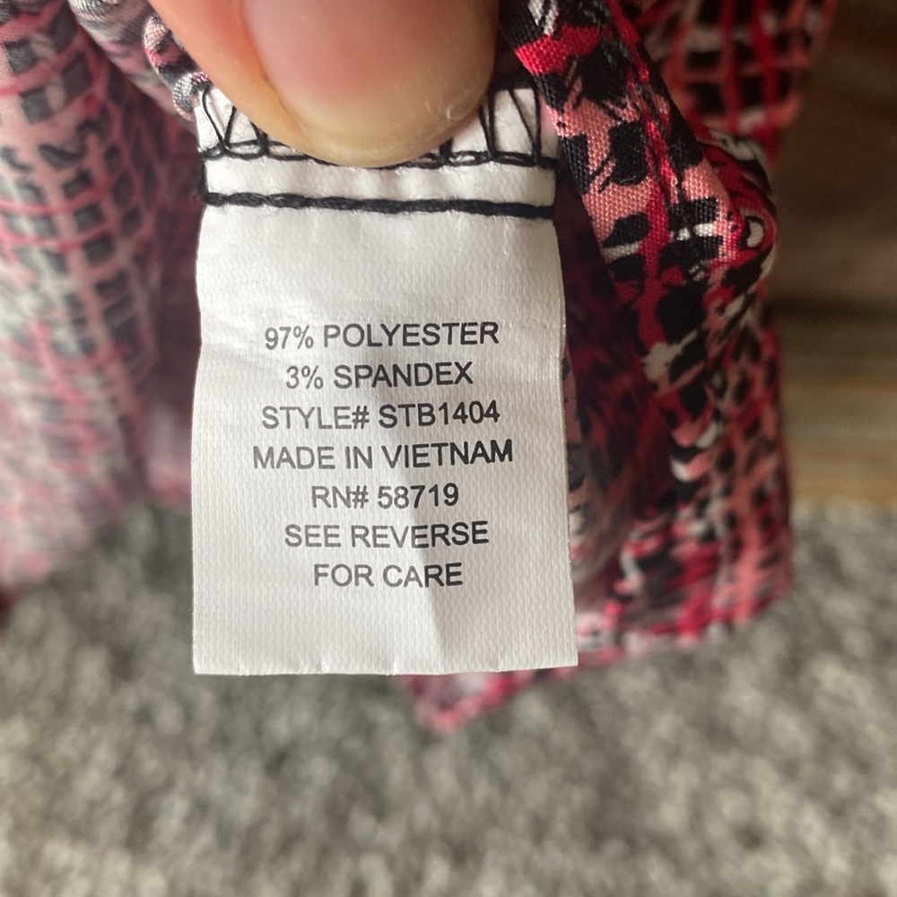 Pink patterned to0- button down - Picture 5 of 5